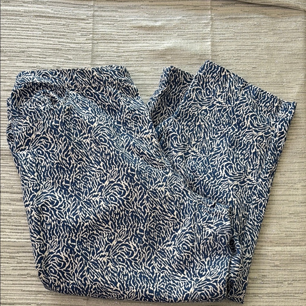 C.D. Petites Blue and White Casual Knit Capris size 1X